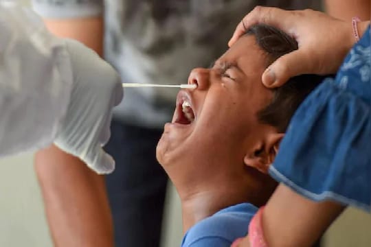COVID-19 : मोदी सरकार 12 वर्षांवरील मुलांनाही लस देण्याच्या तयारीत; भारत बायोटेकशी चर्चा सुरू