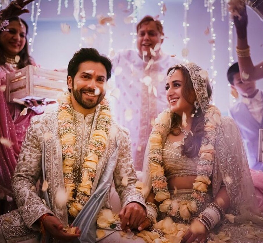 अभिनेता वरुण धवनने (Varun Dhawan) 22ते 24 जानेवारी 2021 दरम्यान बालमैत्रिण तसेच प्रेयसी नताशा दलाल हिच्याशी विवाह केला.