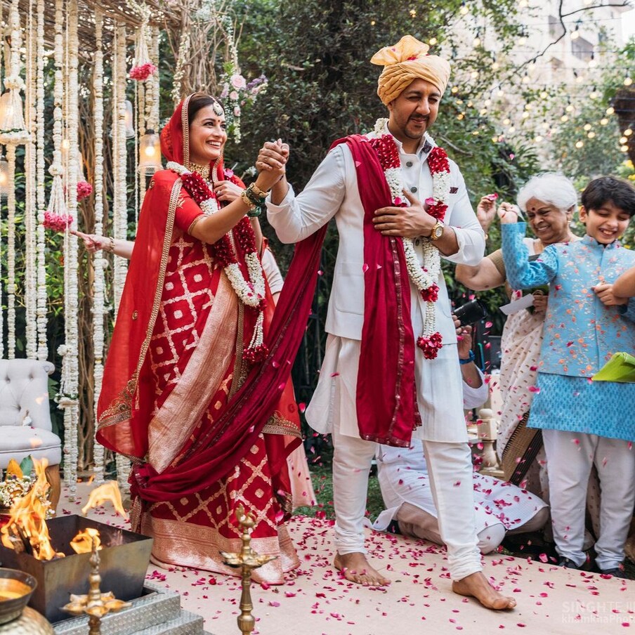 अभिनेत्री दिया मिर्झाने (Dia Mirza) उद्योजक वैभव रेखीसोबत 15 फेब्रुवारी 2021ला लग्नगाठ बांधली होती. 