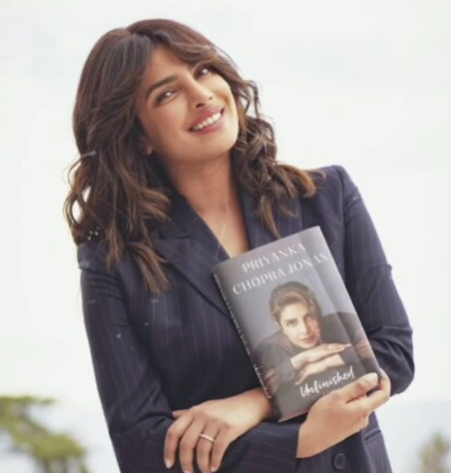 अभिनेत्री प्रियंका चोप्राने (Priyanka Chopra) यावर्षी अनफिनिश 'Unfinished' हे तिचं पुस्तक प्रकाशित केलं होतं.