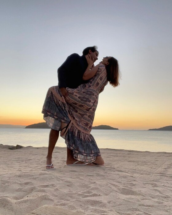 ऑस्ट्रेलियातील हॅमिल्टन आयलँड वरील एका सुंदर रिसॉर्टवर ते दोघेही एकमेकांसोबत वेळ घालवत आहेत.