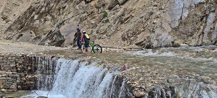 जरी त्यांच्याबरोबर आणखी एक संघ होता, परंतु या दोघांनी आपला प्रवास सायकलमधून पूर्ण केला. वाटेत अनेक अडचणी आल्या पण त्या सर्वांवर मात करून चंद्रतालपर्यंत त्याचे आव्हान पूर्ण केले.