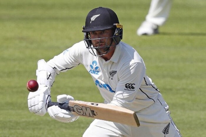 लेथमची विकेट घेतल्यानंतर अश्विनने डेवॉन कॉनवेला एलबीडब्ल्यू केलं. 