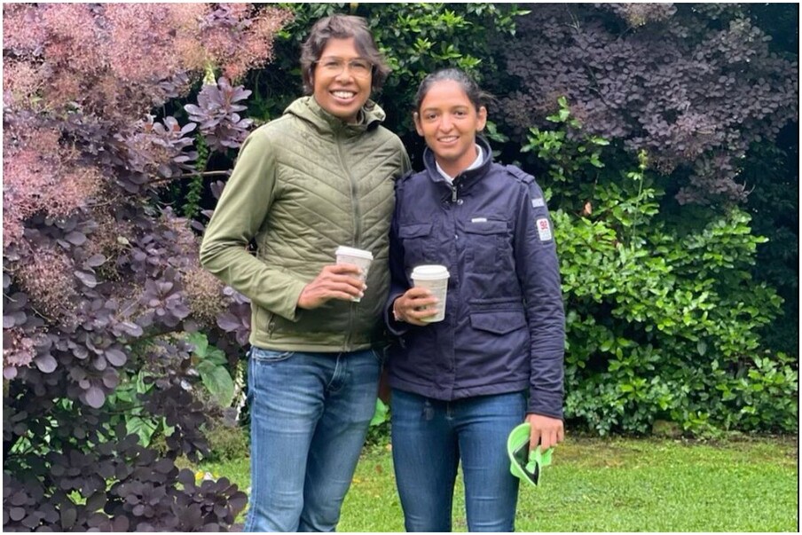 भारताची अनुभवी फास्ट बॉलर झूलन गोस्वामीही (Jhulan Goswami) हरमनप्रीत कौरसोबत होती.