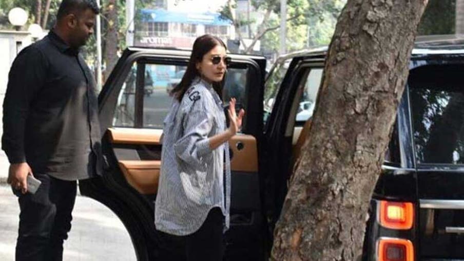 सोनू हा अनुष्काचा इमानदार बॉडीगार्ड आहे. त्यामुळे लग्नानंतरही तिने सोनूलाच आपल्यासोबत ठेवलं आहे.