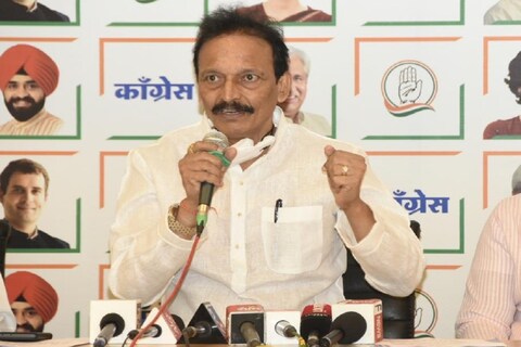 Congress on BJP-MNS alliance news: भारतीय जनता पक्ष आणि मनसे यांची युती होण्याची चर्चा गेल्या काही दिवसांपासून सुरू आहे. यावर आता काँग्रेसने राज ठाकरेंना सवाल विचारला आहे.