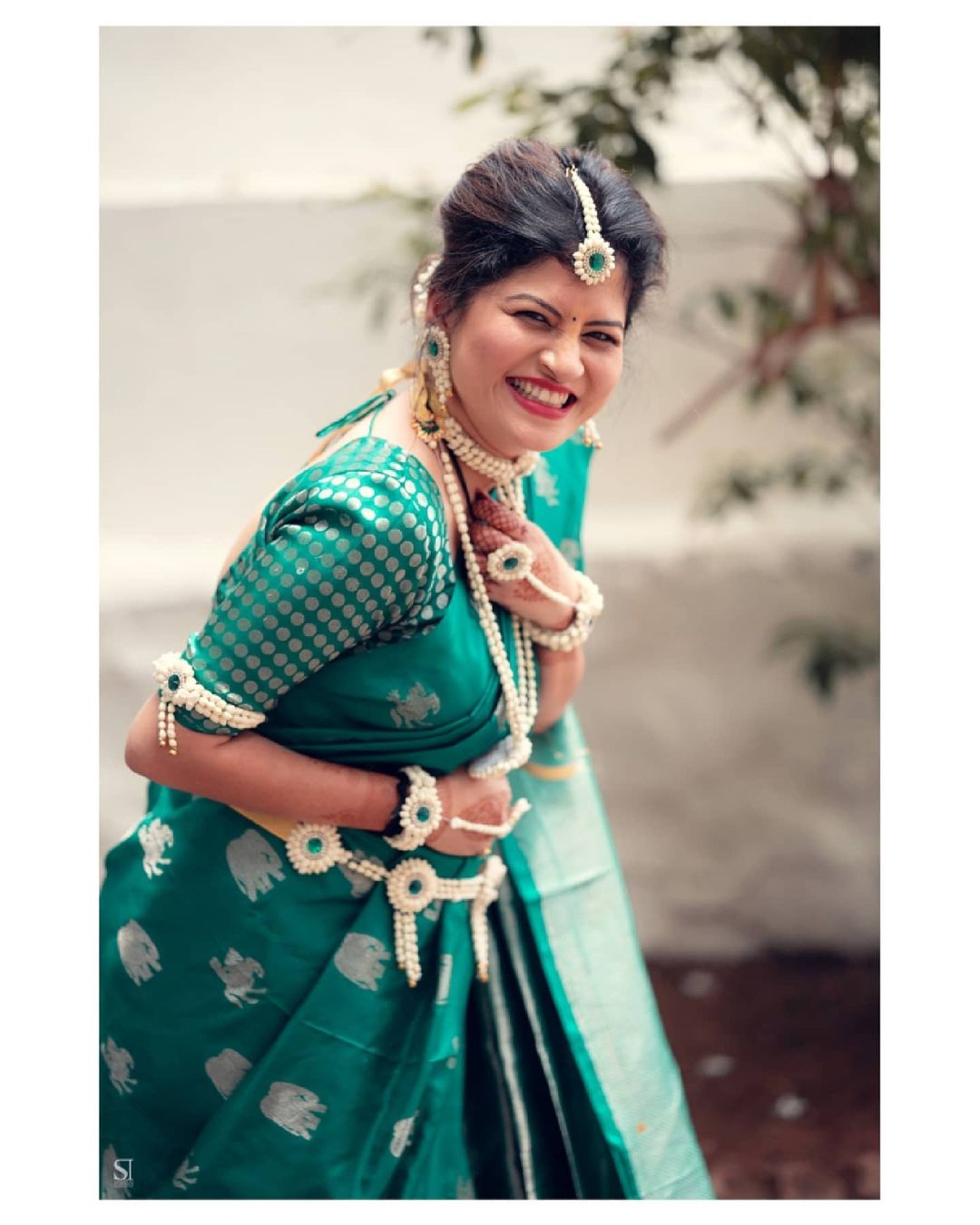 अनेक सुपरहीट गाणी सावनीने गायली आहेत. गायक सुरेश वाडकर आणि पंडीत हृदयनाथ मंगेशकर यांच्यासोबतही तिने अनेक परफॉर्मन्स दिले आहेत. अनेक सुपरहीट गाणी सावनीने गायली आहेत. गायक सुरेश वाडकर आणि पंडीत हृदयनाथ मंगेशकर यांच्यासोबतही तिने अनेक परफॉर्मन्स दिले आहेत.