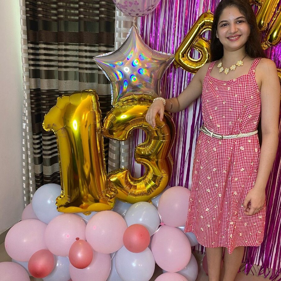 कमी वयातच हर्षालीने मोठं यश संपादन केलं. याव्यतिरिक्त ती काही मालिकांमध्येही झळकली होती.