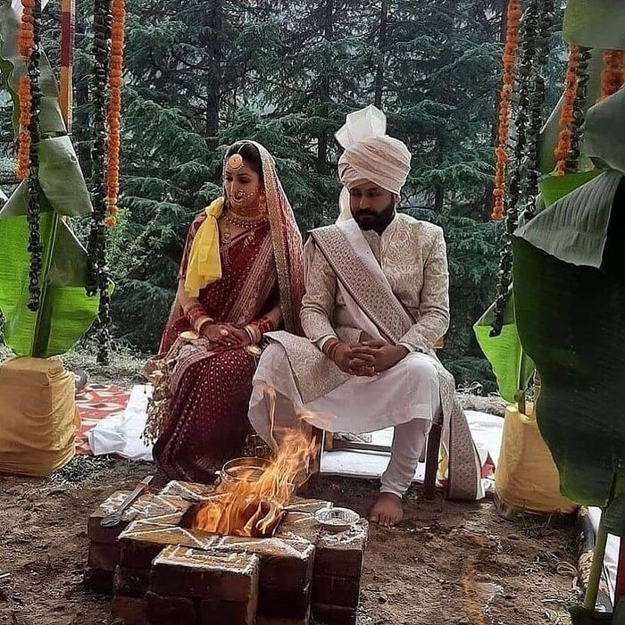 दोघांनी लग्नापूर्वी आपलं नात उघडं केलं नव्हतं. तर त्यांच्या विवाहाने त्यांच्या चाहत्यांना सुखद धक्का मिळाला आहे.