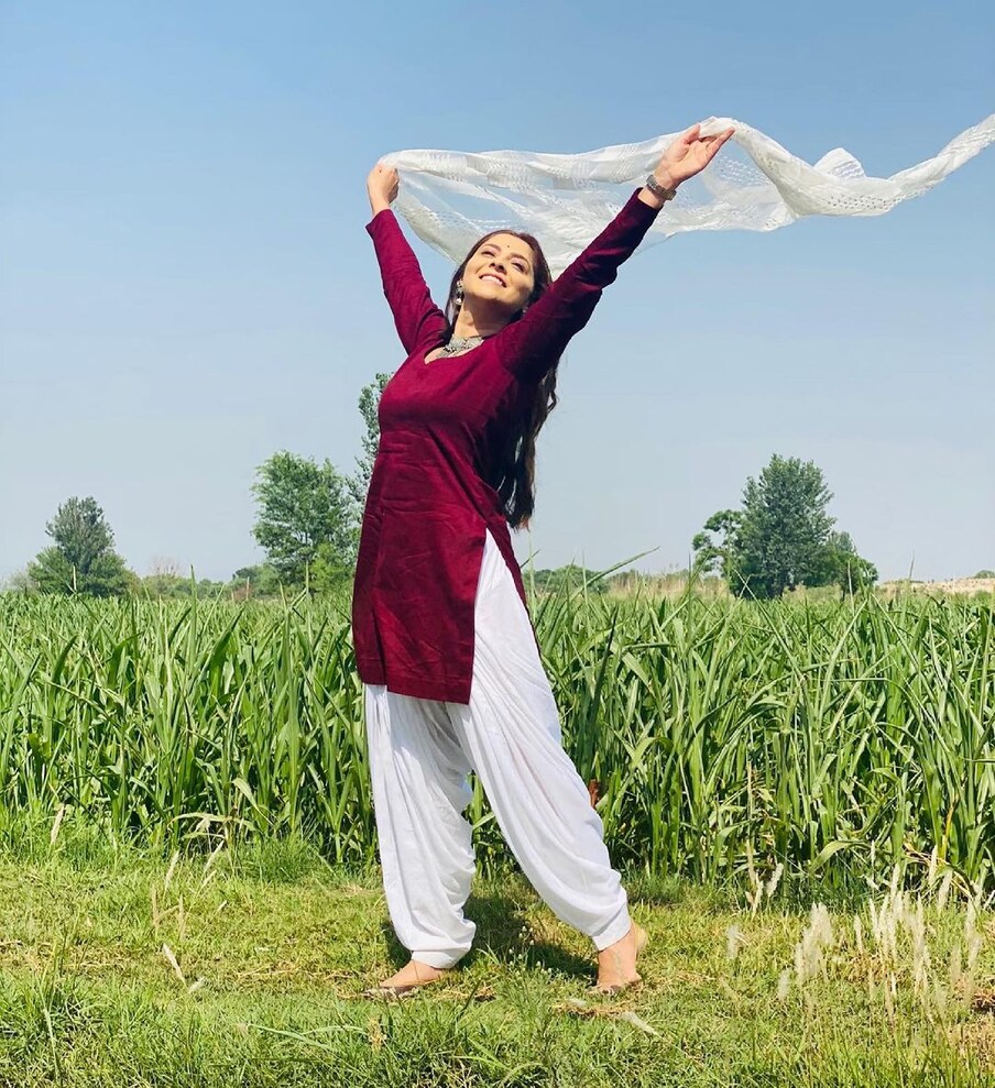 हे शुटींग जम्मूमध्ये सुरु आहे. सोनालीने आपण पहिल्यांदाच जम्मूमध्ये शूट करत असल्याचंदेखील म्हटलं आहे. 