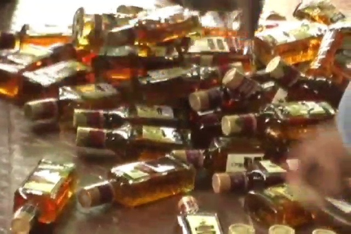 'मराठी मुलांनी स्वत:च्या पायावर उभं राहण्यासाठी एवढं करा', मुख्यमंत्री ठाकरेंकडे अजब मागणी