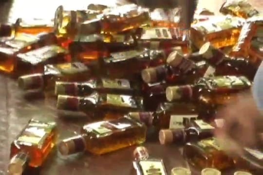 'मराठी मुलांनी स्वत:च्या पायावर उभं राहण्यासाठी एवढं करा', मुख्यमंत्री ठाकरेंकडे अजब मागणी