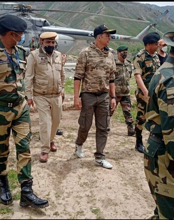 सर्वप्रथम त्यानं गुरेझ सेक्टरमधील नियंत्रण रेषेजवळील नीरू गावाला भेट दिली. 
