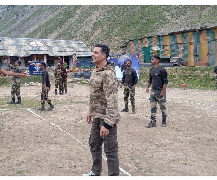 सोबतच भविष्यात इतरही वस्तुंसाठी शाळेला आर्थिक मदत करण्याचं वचन त्यानं दिलं आहे.