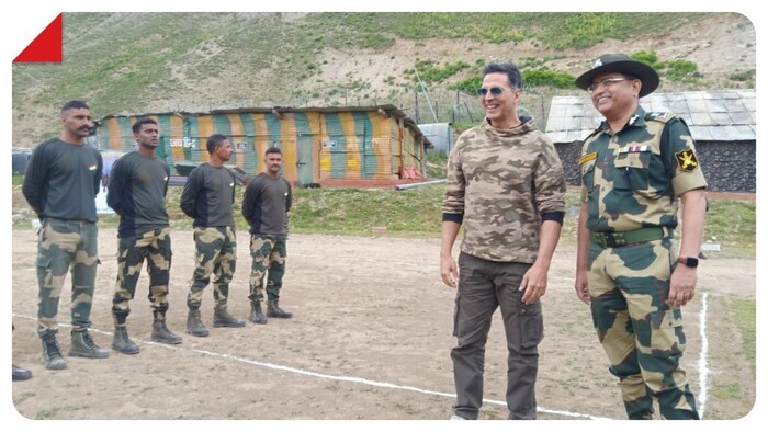 जवळच बीएसएफचे युनिटची पोस्ट आहे, तिथे अक्षयने भारतीय सैनिक आणि स्थानिक लोकांसह जोरदार भांगडाही केला.