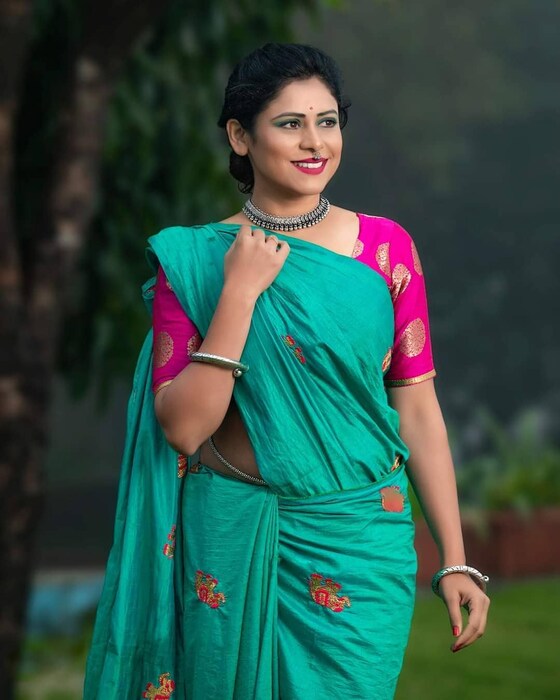 अश्विनीचे वडील प्रदीपकुमार महांगडे यांनी वयाच्या ५६व्या वर्षी अखेरचा श्वास घेतला. मात्र तरी देखील अश्विनी खचली नाही. तिनं आपलं दु:ख बाजूला सारत शेतकामाला सुरुवात केली.