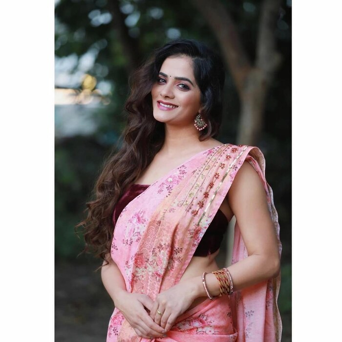 तिनं अलिकडेच काही फोटो सोशल मीडियावर शेअर केले होते. या फोटोंवर देखील कौतुकाचा वर्षाव केला जात आहे.