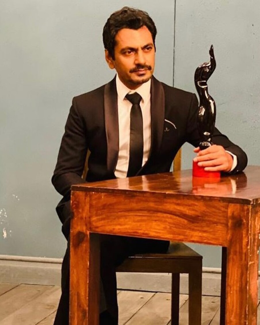 नवाजुद्दीन सिद्धिकी जुहू येथे राहतो. तो मुळचा उत्तर प्रदेशमधील आहे. केवळ काम करण्याच्या निमित्तानं मुंबईत राहतो त्यामुळं त्यानं घर खरेदी केलेलं नाही.