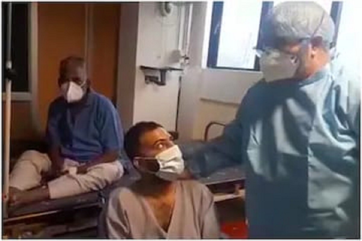 सिंधुदुर्गमध्ये, रत्नागिरी आणि साताऱ्यात ऑक्सिजन बेड्स फूल होण्याचं प्रमाण हे अनुक्रमे 51.59, 51.59 आणि 41.06 टक्के आहे. रत्नागिरी, रायगड, सिंधुदुर्ग, सातारा, पुण्याचा पॉझिटिव्ही रेट अनुक्रमे 14.12, 13.33, 11.8, 11.3, 11.11 टक्के आहे. त्यामुळे इथंही निर्बंध कायम राहतील. सिंधुदुर्गमध्ये, रत्नागिरी आणि साताऱ्यात ऑक्सिजन बेड्स फूल होण्याचं प्रमाण हे अनुक्रमे 51.59, 51.59 आणि 41.06 टक्के आहे. रत्नागिरी, रायगड, सिंधुदुर्ग, सातारा, पुण्याचा पॉझिटिव्ही रेट अनुक्रमे 14.12, 13.33, 11.8, 11.3, 11.11 टक्के आहे. त्यामुळे इथंही निर्बंध कायम राहतील.