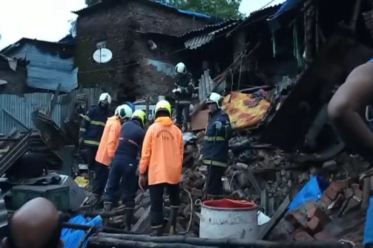 मुसळधार पावसात दहिसरमध्ये 3 घरे कोसळली, एकाचा मृत्यू