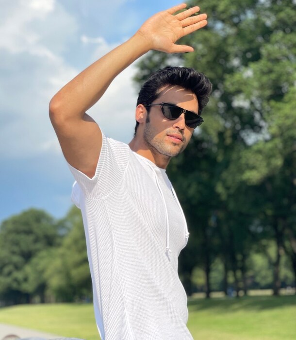 चित्रपटांसोबतच दिशा आपल्या खासगी आयुष्यामुळं देखील चर्चेत असते. सध्या ती अभिनेता टायगर श्रॉफसोबत रिलेशनशिपमध्ये असल्याचं म्हटलं जातं आहे.