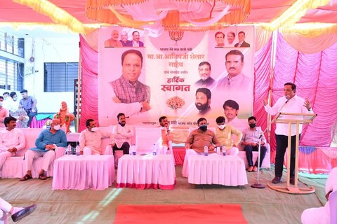 आरक्षण उपसमितीचे अध्यक्ष मंत्री अशोक चव्हाण यांची भूमिका म्हणजे तोंडात गोड अन् मनात खोड अशी आहे, असा आरोप भाजप नेते आमदार अँड. आशिष शेलार (Ashish Shelar) यांनी आज पत्रकार परिषदेत केला.