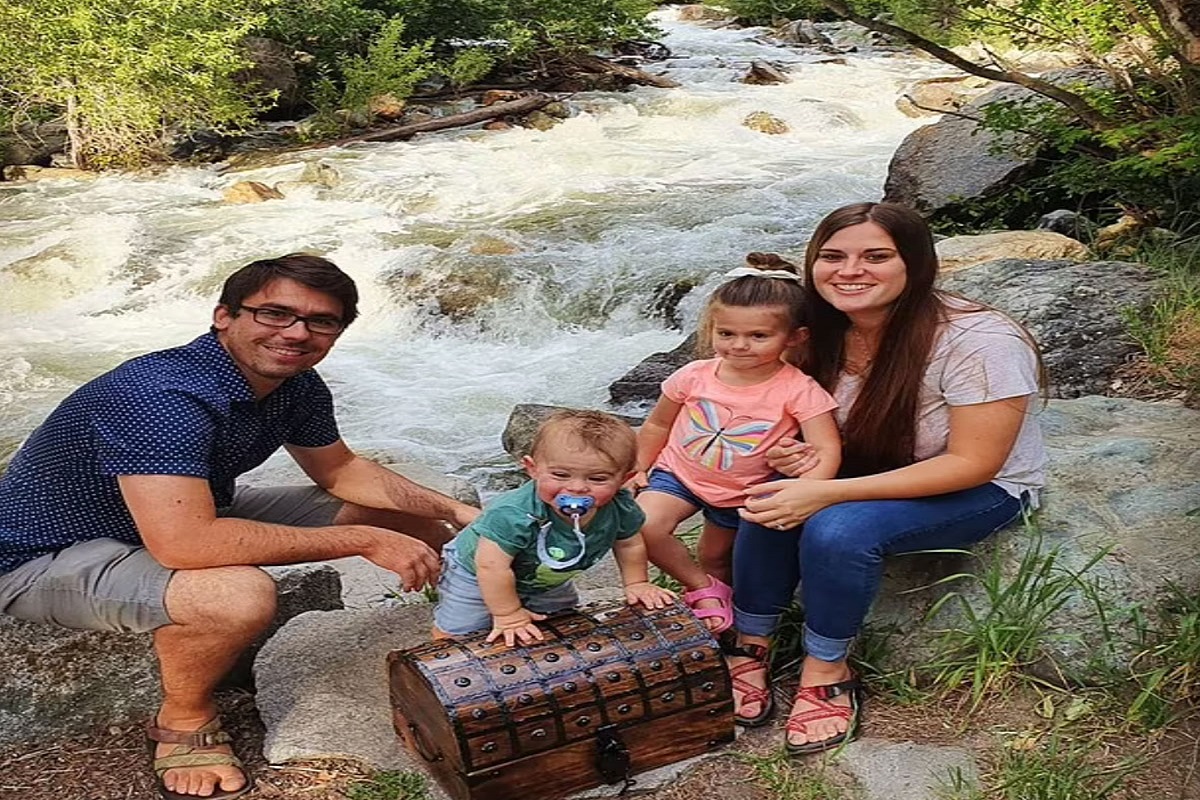 आली लहर, केला कहर! या दोघांनी जमिनीत गाडले हजारो डॉलर, सापडतील त्याने घेऊन जा; असं दिलंय चॅलेंज