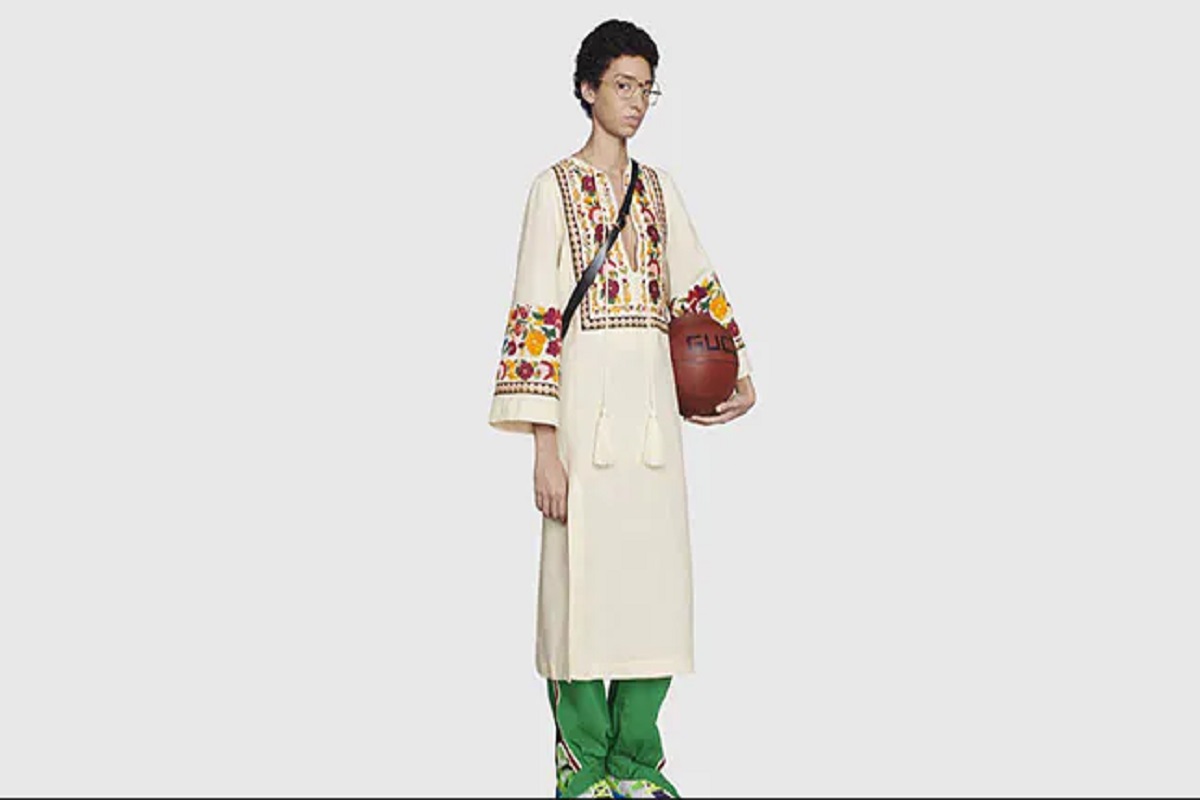 'कुर्ता गुची वाला' फक्त अडीच लाख रुपये! साध्या देसी कुर्त्याची किंमत बघून बसला ना धक्का