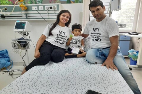 स्पाइनल मस्क्यूलर एट्रोफी (SMA) या दुर्मिळ आजाराने ग्रासलेल्या हैदराबाद येथील तीन वर्षीय अयांशला जगातलं सर्वात महागड्या औषधांपैकी एक जोल्गेन्स्मा (Zolgensma) देण्यात आलं आहे. 
