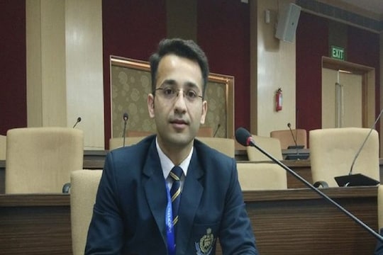 जिद्दीला सलाम! हिंमत न सोडता 5 वेळा दिली UPSCची परीक्षा; IAS जुनैद अहमद यांची प्रेरणादायक कहाणी