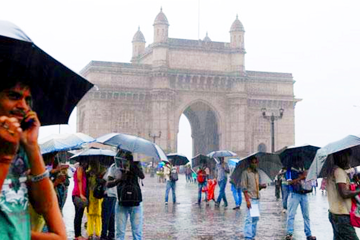 पुढील पाच दिवस राज्यात अनेक ठिकाणी मुसळधार ते अतिमुसळधार पावसाची शक्यता आहे.