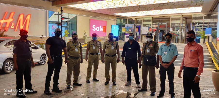 नागपूर महापालिकेनं रेस्टॉरंटवर धाड टाकून कारवाई केली. 