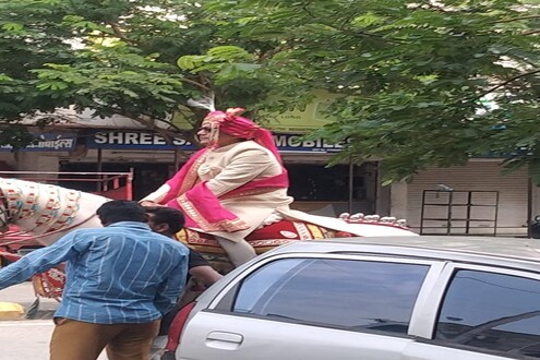 मास्क न घालणाऱ्या नवरदेवाला नागपूर पालिकेचा दंडात्मक आहेर मास्क न घालणाऱ्या नवरदेवाला नागपूर पालिकेचा दंडात्मक आहेर