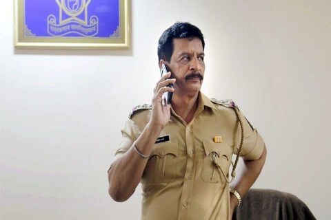 मनसुख हिरेन (Mansukh Hiren Death Case) मृत्यूप्रकरणी एनआयएच्या रडारवर असलेले एन्काऊंटर स्पेशालिस्ट प्रदीप शर्मा (Pradeep Sharma) यांना  अटक करण्यात आली.
