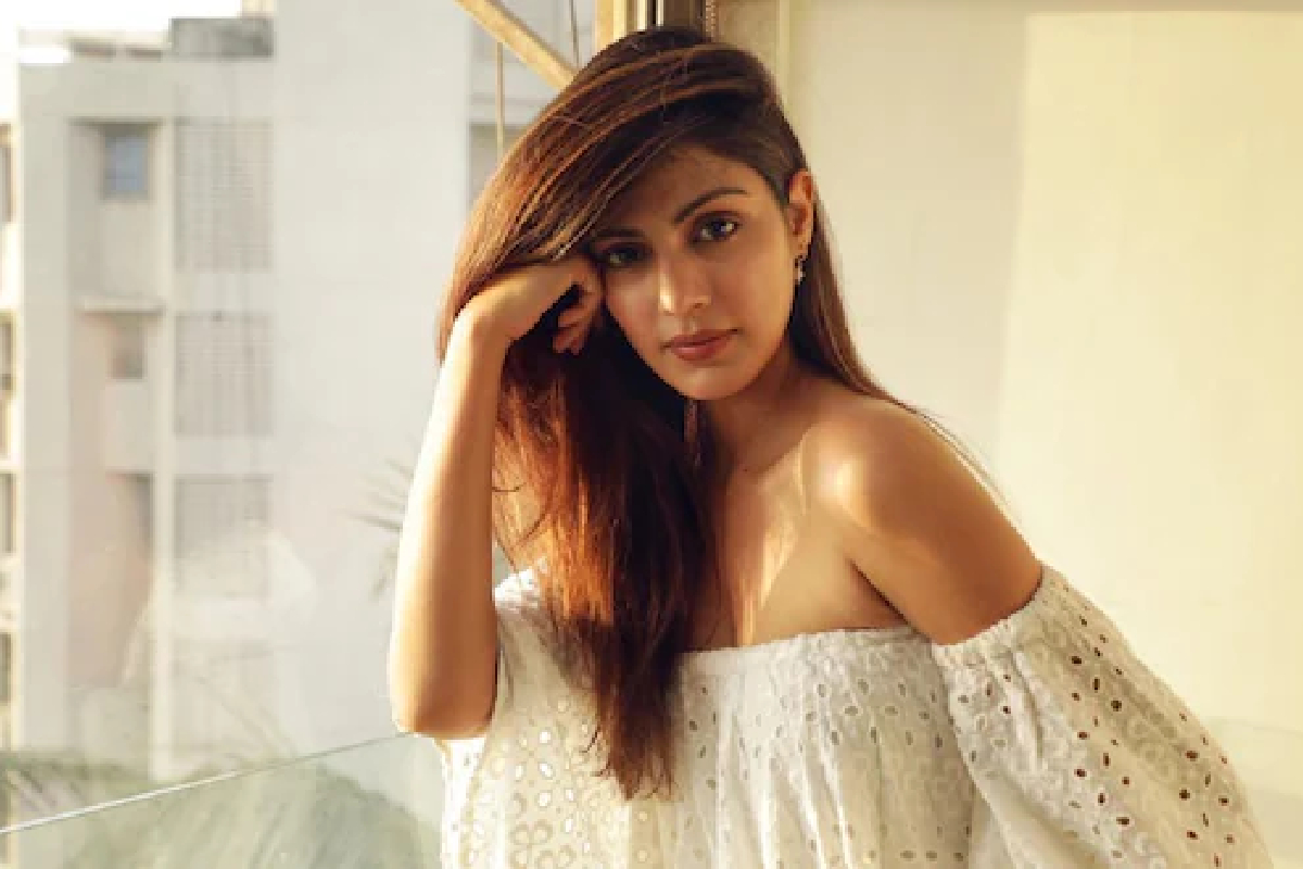 ‘माफ करा बाबा, वेळ जरा कठीण आहे’; रिया चक्रवर्तीनं दिल्या पितृदिनाच्या शुभेच्छा