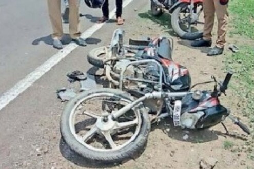 फुगे विकून घरी परतणाऱ्या बापलेकीवर काळाचा घाला; वाहनाच्या धडकेत दुर्दैवी मृत्यू फुगे विकून घरी परतणाऱ्या बापलेकीवर काळाचा घाला; वाहनाच्या धडकेत दुर्दैवी मृत्यू
