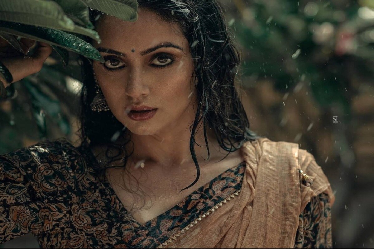 श्रुती मराठे ही मराठमोळी अभिनेत्री आता तमीळ चित्रपटांतून आणि OTT प्लॅटफॉर्मवरही दिसू लागली आहे. श्रुती मराठे ही मराठमोळी अभिनेत्री आता तमीळ चित्रपटांतून आणि OTT प्लॅटफॉर्मवरही दिसू लागली आहे.