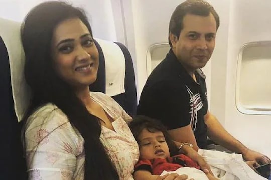 ‘मुलांना एकटं सोडून आफ्रिकेत मजा मारतेय’; अभिनव श्वेता तिवारीवर भडकला