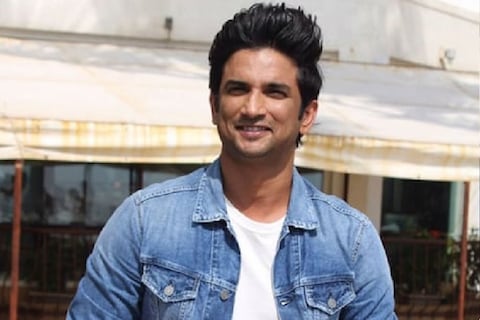 चित्रपट अभिनेता सुशांत सिंह राजपूत (Sushant Singh Rajput) याने जगाचा निरोप घेऊन आता एक वर्ष झालं आहे. त्याने सिनेमात ज्याला क्रिकेट शिकवलं तो बॉलर आता प्रत्यक्षात क्रिकेटचं मैदान गाजवत आहे.