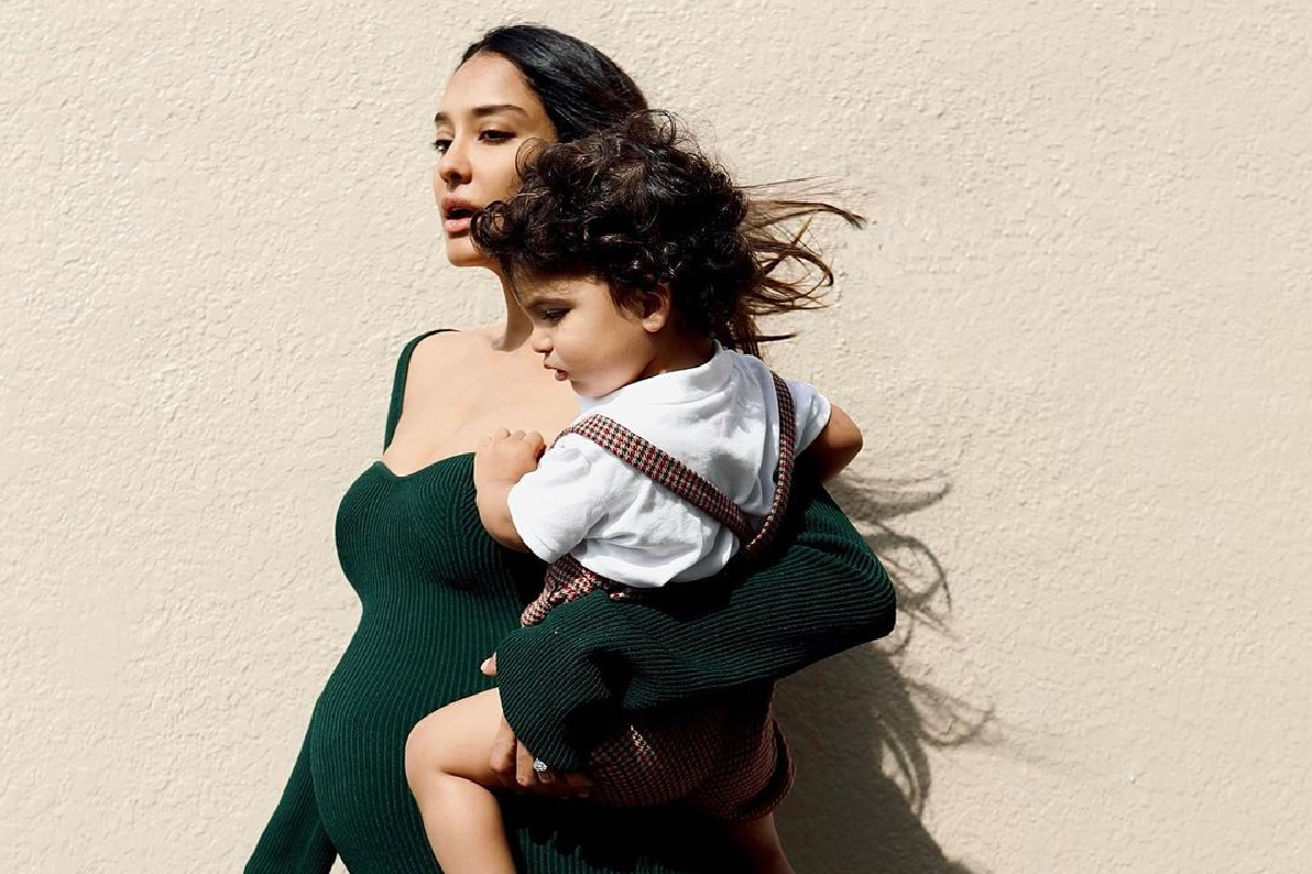 चित्रपटात फ्लॉप पण गरोदरपणामुळं हिट; लिसा हेडनला फोटोशूटसाठी मिळतंय कोट्यवधींचं मानधन