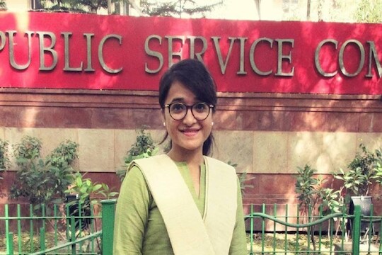 अम्मुलने जिद्दीने आपला अभ्यास सुरू केला. 