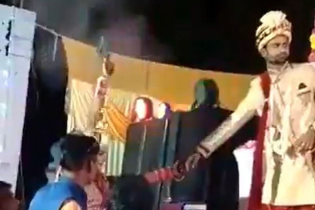 नवरीबाईचा दरारा! सात फेरे घेण्याआधी केला हवेत गोळीबार, Video तुफान व्हायरल