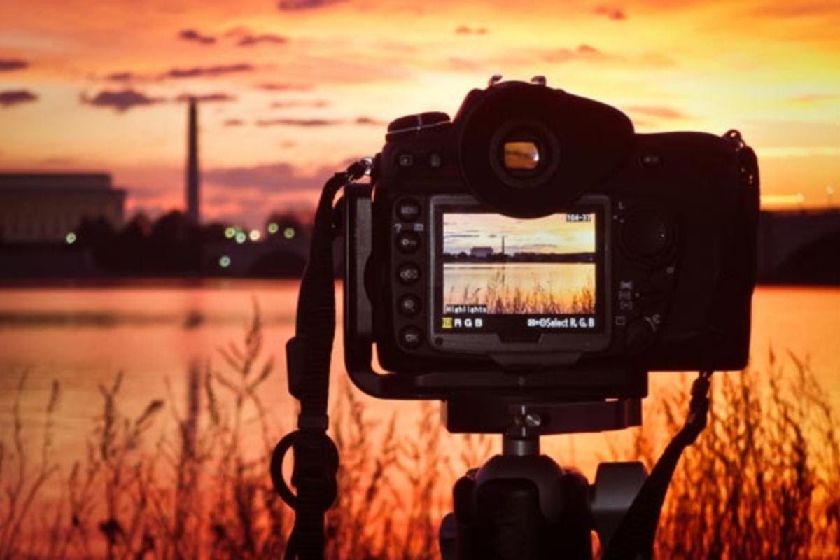 Photography मध्ये करिअर करण्याचा विचार करताय? बेस्ट कॉलेजेसपासून पगारापर्यंत; इथे मिळेल संपूर्ण माहिती