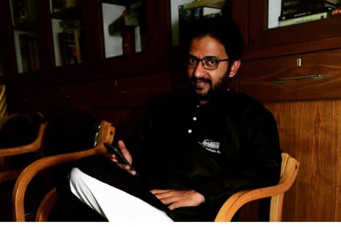 महाराष्ट्र नवनिर्माण चित्रपट सेनेचे अध्यक्ष अमेय खोपकर यांनी कोरोना काळातील नियम मोडणाऱ्या चित्रपट निर्मात्यांवर नाराजी व्यक्त केली आहे. 