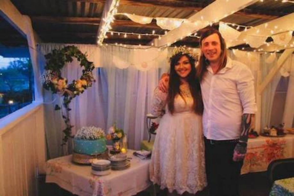 हनीमूनला जाताच पतीचं सत्य आलं समोर, आता पत्नीचे कपडे अन् दागिने घालून बनणार नवरीबाई