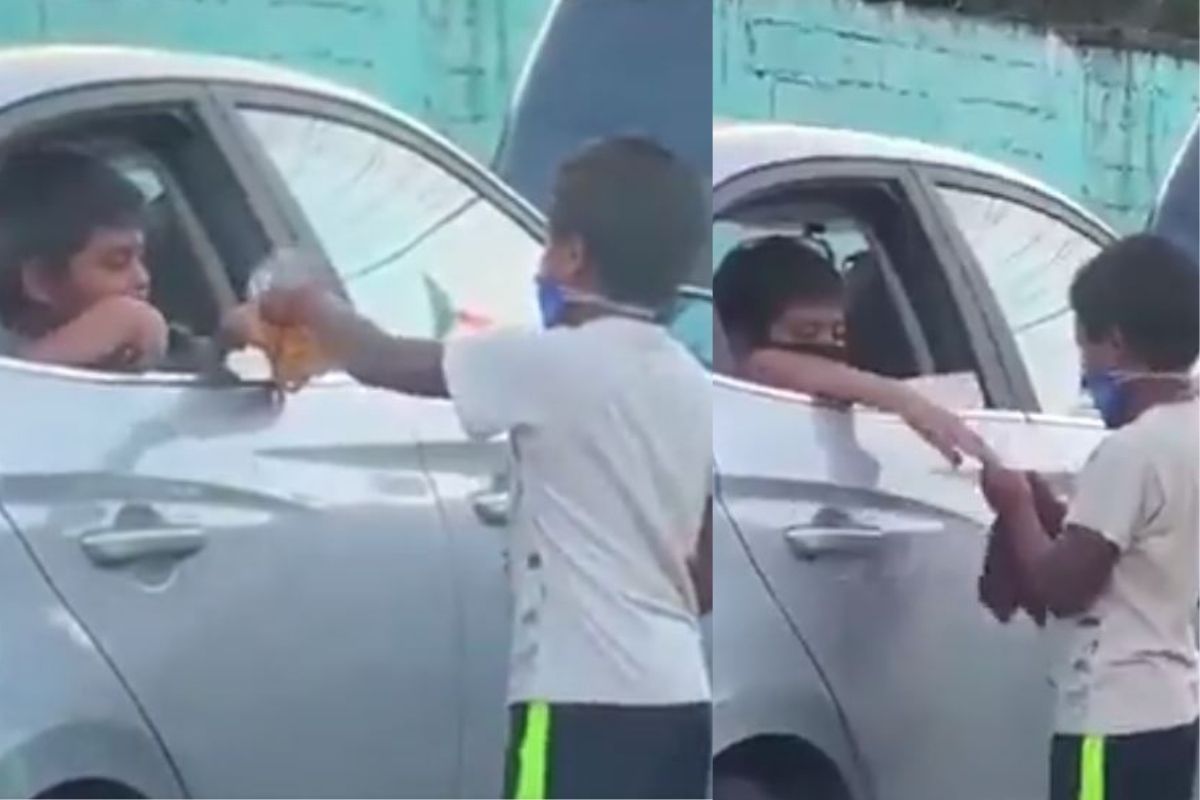 VIDEO: चिमुकल्याचा उदारपणा! रस्त्यावरील गरीब मुलाला दिली स्वतःची खेळणी, दोघांनी मिळून खाल्ले चिप्स