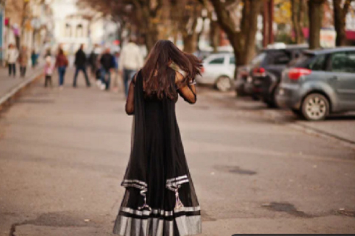 कोरोनानं पती हिरावला; संकटकाळात मैत्रिणींनी दिला आधार, स्पर्धा परीक्षेसाठी केली मोलाची मदत