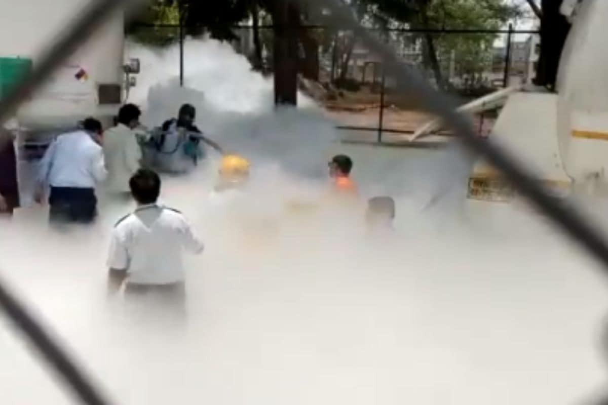 नाशिक ऑक्सिजन गळती दुर्घटना: मुलाच्या मृत्यूनंतर सरकारनं दिलेले 10 लाख घेऊन सून फरार, वयोवृद्ध दाम्पत्य वाऱ्यावर