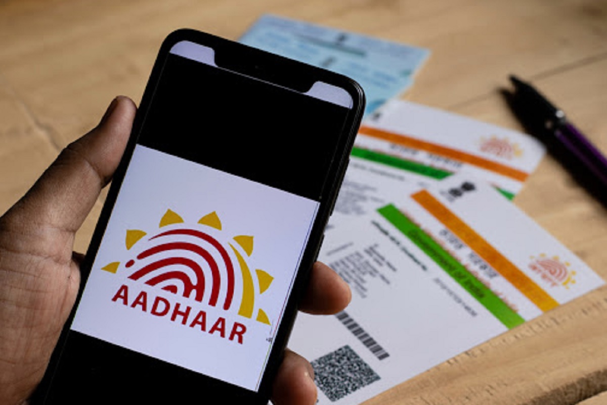 मोबाईल नंबर लिंक नसला तरी Aadhaar Card डाऊनलोड करता येईल; अशी आहे सोपी प्रोसेस