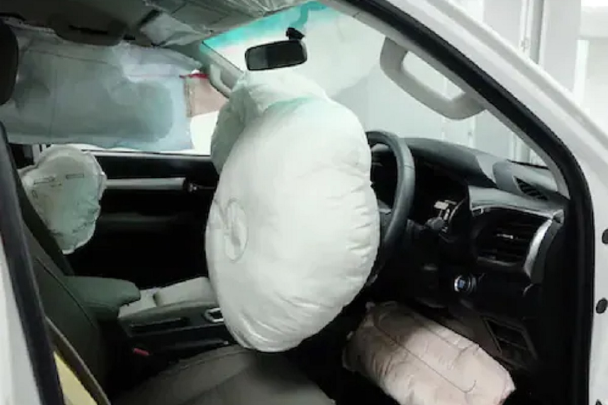 तुमच्या कारमध्ये फ्रंट पॅसेंजर Airbag आहे का? चारचाकी असणाऱ्यांसाठी अत्यंत महत्त्वाची बातमी